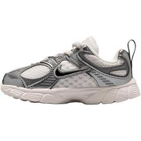 Nike V5 RNR žemi vaikiški batai smėlio spalvos su sidabrine detalėmis kūdikiams ir mažiems vaikams HQ6413-003 25