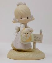 Precious Moments 1988 m. Liepos mergaitė su šuniuku iškylų krepšyje. Pikniko vietos. Naujas unisex marškinėlis XXXL