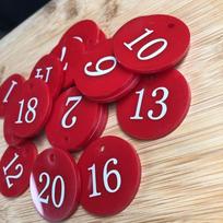 50 vnt. Silpni Restorano Eilės Numeriai Lengvi Plastikiniai Numerėliai Restoranui raudona