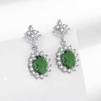 Luxurious Emerald Tassel Zircon Stud Earrings for Women balto aukso spalvos