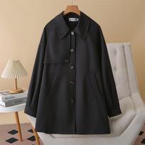 Plus Size 2026 Spring Slimming Windbreaker for Women: Mid-Length Raglan Sleeve Coat with Shirt Collar. 4XL juoda