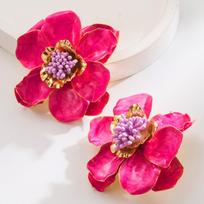 Retro Court-style Elegant and Versatile High-end Ear Ring with A Touch of Luxury. Small and Unique Camellia-shaped Earrings for Women. rožinė raudona spalva