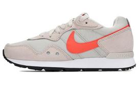 Nike Venture Runner Šviesiai kaulinis Magiško žarijų spalvos Moteriški DM8454-005 35.5