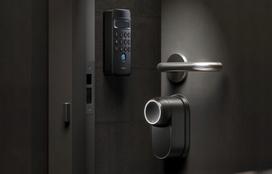 Bot Ultra 3-in-1 smart lock with Hub Mini Matter control panel and Vision keypad | W5600005 | 0810150546125