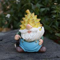 Maži gnomai fėjų sodo aksesuarams, lauko sodo gnomai, miniatiūrinės figūrėlės, mažas gnomo mini statulėlė, dervos torto papuošimai, Velykos geltona