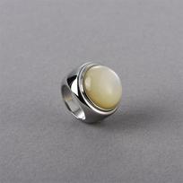 Round Wide-Faced White Fritillary Ring Women'S Light Luxury Niche Design High-End Retro Cold Wind Temperament Ring No. 7 gray