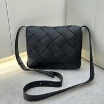 New first-layer cowhide leather woven bag, messenger bag, small square bag, tote bag, shoulder messenger bag, women's bag. 22cm*5.5cm*17cm juoda