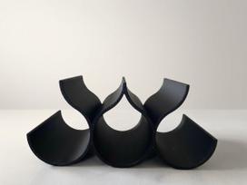 Minimalistinis vyno laikiklis