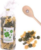 "Balna" spalvingi makaronai, 1 x 250 g, makaronai su motyvais, makaronai, dobilo lapas su virimo šaukštu, medinis virimo šaukštas, motyvas, sėkmės dovana, dovanų idėja, gimtadienis, vestuvės, laimingo dobilo makaronai