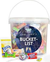 "Bucket List XL" - didelis metų pabaigos saldainių kibiras, puikiai tinkantis Naujųjų metų išvakarėms ir bet kokiam Naujųjų metų vakarėliui
