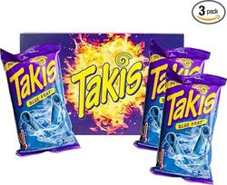 "Takis Blue Heat" - 3 pakuotės (3 × 100 g) - ryškiai mėlynos spalvos suvynioti tortilijų traškučiai su aštriu aitriųjų paprikų ir kalkių prieskoniu - itin traškūs ir patrauklaus skonio