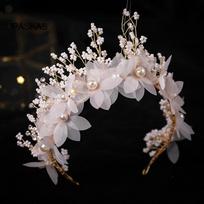 Tiaras auskarų rinkiniai Vestuviniai plaukų aksesuarai moterims Gėlių kalnų krištolo perlų galvos juostos Dangler Princess vestuvių karūnos papuošalai