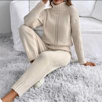 Cozy Autumn/Winter Two-Piece: Turtleneck Sweater & Loose Wide-Leg Pants for Women One Size abrikosas