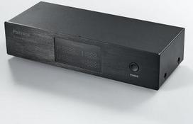 "HiFi" maitinimo filtro kištukinis lizdas su dideliu LCD ekranu, 6 krypčių maitinimo blokas su apsauga nuo viršįtampių, daugkartinis lizdas garsiakalbiams, CD DVD grotuvui, S20A