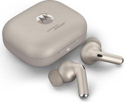 "Motorola Mobility Moto Buds+ Sound by Bose" ("Bluetooth 5.3" ausinės, "Dolby Head Tracking + Dolby Atmos", aktyvus triukšmo slopinimas, belaidis įkrovimas, iki 38 valandų), Beach Sand