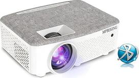 "WiFi" projektorius MPBEKING su 120 colių ekranu, 7500 liumenų WLAN "Bluetooth" projektorius, palaikantis 1080P vaizdo įrašą, su "HiFi" garsiakalbiu, suderinamas su "Fire Stick", išmaniuoju telefonu, planšetiniu kompiuteriu
