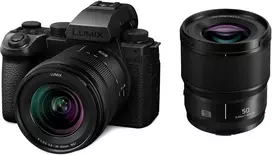 Panasonic Lumix DC-S5 IIX + LUMIX S 20-60mm F3.5-5.6 + LUMIX S 50mm F1.8