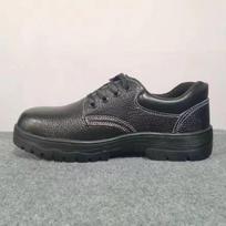 Unisex Breathable Safety Shoes: Anti-Smash, Anti-Puncture, Oil-Resistant, and Wear-Resistant for Autumn/Winter