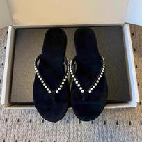 Sheepskin version~ Xiaoxiangfeng pearl pinch foot flip-flops women's outer wear 2025 summer new fashion flat bottom sandals 35 juoda