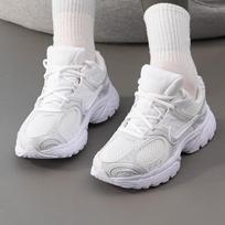 Nike Women's V5 RNR Casual Shoes US 7.5