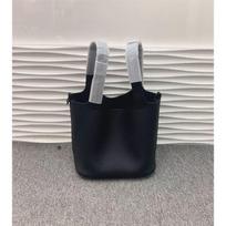 Nauja grynai juoda metalinė apdaila, pirmas sluoksnis, karvės odos kibiro formos moteriška rankinė, minkšta rankinė, madinga, temperamentinga moteriška rankinė, madinga small size 18cm juoda