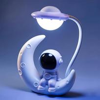 1vnt Moon Astronaut LED lempa – reguliuojama, maitinama USB, matinė apdaila, puikiai tinka miegamojo dekoravimui ir dovanoms balta
