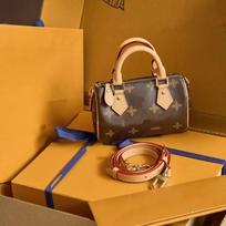 New double-sided fashion includes tote bag, classic large-capacity commuter handheld shoulder women's bag.