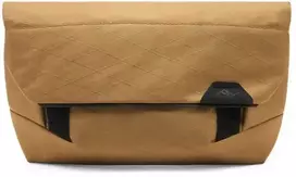 Peak Design Field Pouch V2, kojotų spalvos