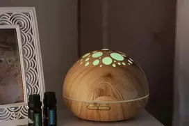 Drėkintuvas Eterinių aliejų garintuvas (difuzorius) "Star" šv. medžio spalvos 300ml