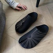 LUXSOLE Summer Split Toe Shoes Woman Ninja Tabi Slippers Leather Round Toe Slides Comfy Mules Femmes Clog Sandals Pettitoes Flipflops 39 juoda