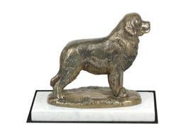 Niufaundlandas, Niufai, Niufiai - šuns figūrėlė, statulėlė ant balto marmuro, trofėjus Art-Dog šunų parodai ruda