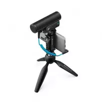 „Sennheiser MKE 400 Mobile Kit“ – kondensatorinis superkardioidinis mikrofonas su žemo dažnio filtru ir „Manfrotto“ trikoju