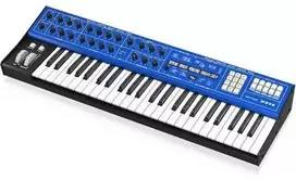 Syntezator hybrydowy Behringer WAVE