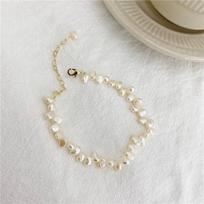Natūralių perlų netaisyklingas gėlavandenių perlų vėrinys. Moteriškas smulkus dizainas, lengvo prabangos aksesuaras. Pearl bracelet