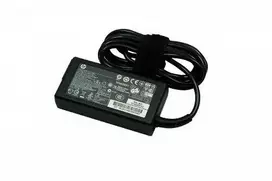 Hewlett Packard (HP) HP 45 W nešiojamojo kompiuterio kintamosios srovės adapteris 5 mm 2,3 A 19,5 V (696694-001)