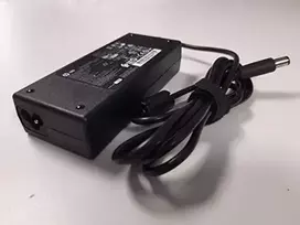 Hewlett Packard (HP) 90 W išmanusis kintamosios srovės adapteris HP nešiojamiesiems kompiuteriams ir planšetiniams kompiuteriams