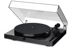 Patefonas Pro-Ject JukeBox E1 su OM5e galvute ir Bluetooth, Juodas