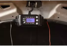 Elektroninis 6-12V akumuliatorių įkroviklis su ekranu, 1/4A, auto moto AGM