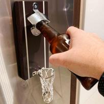 Magnetinis kamščiatraukis-atidarytuvas su krepšinio lanku kapsulėms