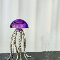 Švytinčio prabangumo krištolinės medūzos jūrų meno temos papuošalai svetainės stalo metaliniai minkšti dekorai 14x8x14.8CM violetinė