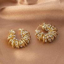Vintage Hollow Rhinestone Spiral Hoop Earrings Wedding for Women 2025 Statement Wound Metal Circle Earrings Trend Zircon Gift
