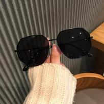 New Stylish Hexagon Sunglasses Women Men Metal Frame Cutting Lens Vintage Polygon Sunglass for Ladies Party Travel Eyeglasses juoda pilka spalva