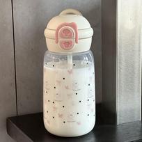 plastic double-drinking cup with large capacity, small size, cute design, and portable feature. one size smėlis