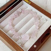 Light luxury pure natural powder crystal irregular gravel bracelet women's bracelet sweet powder crystal engraved nine-tailed fox Korean style