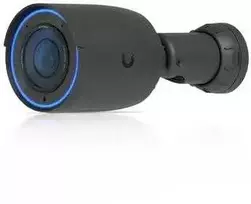UBIQUITI UVC-G6-Pro-Bullet-B Visoms oro sąlygoms pritaikyta 4K PoE+ kamera su „Multi-TOPS“ dirbtinio intelekto varikliu, 2,36 karto optiniu priartinimu ir dideliu 1/1,2 colio CMOS jutikliu, užtikrinančiu išskirtinį aiškumą esant prastam apšvietimui ir didelio nuotolio IR naktinį matymą.