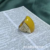 Retro Tang Grass Pattern Amber Beeswax Square Ring - Unisex Chinese Style
