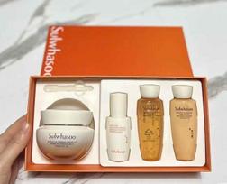 Sulwhasoo 4 dalių bandymų rinkinys: Pirmosios pagalbos aktyvuojantis serumas, Balansuojamasis vanduo, Emulsija, Kremas, Kelioninio dydžio odos priežiūros mėginukai