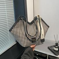 New summer high-end commuter portable tote bag niche design fashionable large capacity shoulder armpit bag juoda