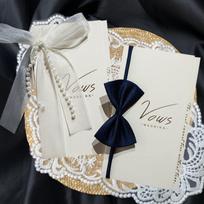 2 vnt. Vestuvių priesaikos kortelės Varlytė Priesaikos knygelės poniai ir ponui Žmona Vyras Nuotakos dušas Sužadėtuvių dovanos Vestuvių ceremonijos privalomas atributas