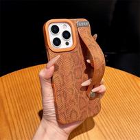 Snake Skin Wrist Strap iPhone Case: Fits iPhone 12-17(Pro/Plus/Air), Drop-Proof, Magnetic Suction, Leather Pattern. iPhone 13 Pro oranžinė